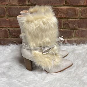 Penny Loves Kenny Faux Beige Faux Fur Bootie Size 8